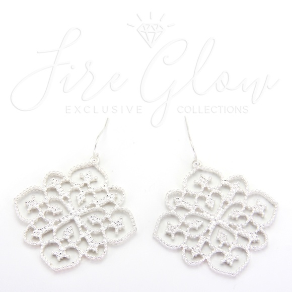 Silver Tone Moroccan Boho Style Filigree Earrings - Picture 6 of 6